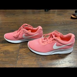 Nike Tanjun Sneakers